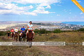 Вид на Феодосию с маршрута конных прогулкок по Тепе-Оба - Крым