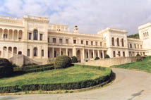 Южный фасад Воронцовского дворца Алупка Крым.